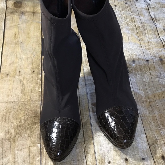 Donald J Pliner stretch ankle boot - Picture 2 of 5